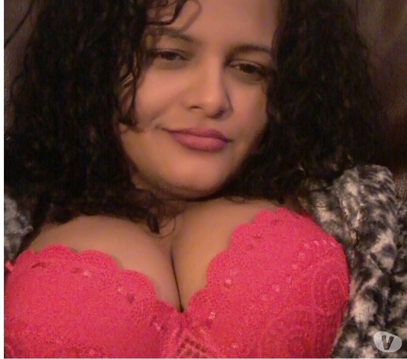 Brune extrêmement féminine pour toi ici